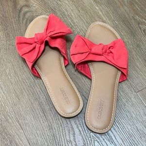 Old Navy Coral Bow Slides • size 7